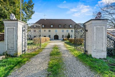 Seltene Kapitalanlage! Denkmalgeschütztes Schlossgebäude mit 9 Wohneinheiten und Ausbaupotenzial