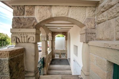 Charmante Villa mit stilvollen Etageneinheiten und attraktivem Penthouse mit großartiger Aussicht