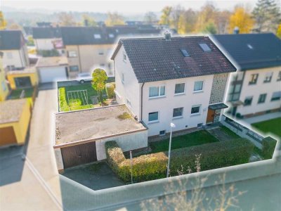 Doppelhaushälfte mit zwei separaten Wohnungen, Solarfeld und weitläufigem Garten
