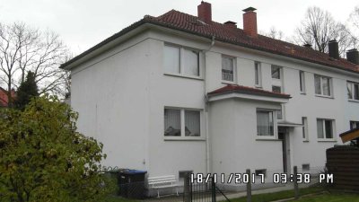 Sehr gepflegte 2-Raum-Hochparterre-Wohnung mit Terrasse und Einbauküche in Detmold