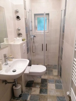 Frischer Start in Berlin: Modernisierte Wohnung am Schuckertdamm