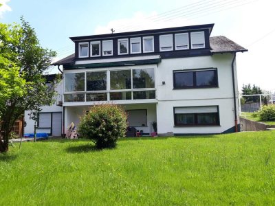 Einfamilienhaus mit Einliegerwohnung und ausgebautem Dachgeschoss