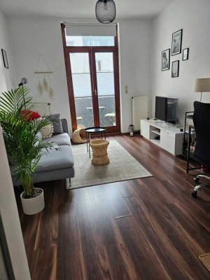 Attraktive 2-Zimmer-Altbauwohnung mit Balkon im Flüsseviertel