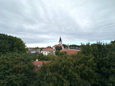 GROßZÜGIGE 4-ZIMMER-WOHNUNG MIT TRAUMHAFTEM AUSBLICK IN RUHIGER LAGE!