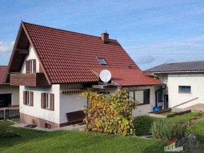 Einfamilienhaus mit großem Grundstück (2 Parzellen) wartet auf Sie! nur 45min nach Wien!
