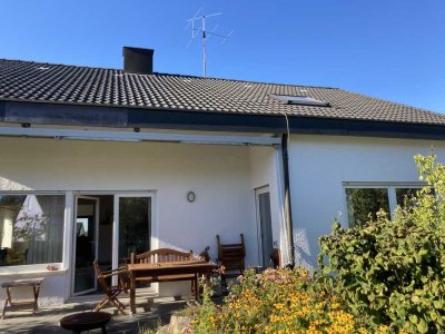 Helle 3-Zimmerwohnung mit Terrasse, Garten und viel Charme