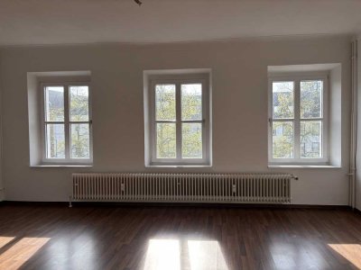 Altbau/Denkmalschutz - 2,5 Zimmer Maisonette-Wohnung (65qm)
