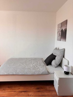 � Ein freies Zimmer in moderner 4er-WG – saniert, möbliert & bezugsfertig ab dem 01.06