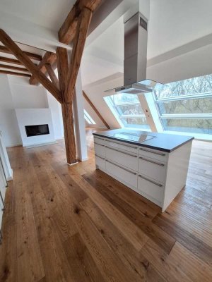 Denkmal trifft Wohnkomfort – helle Dachgeschosswohnung mit Charme