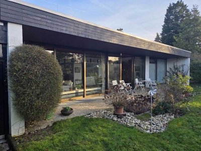 Perfekte Architektur! Freistehender Bungalow in bester Wohnlage von Leverkusen