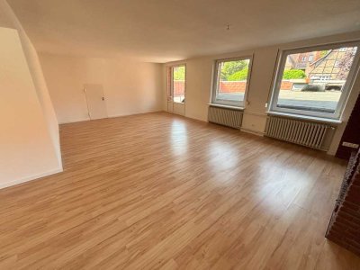 Großzügige 2,5-Zimmer-Wohnung mit Dachterrasse, Kamin & Altstadt-Panorama