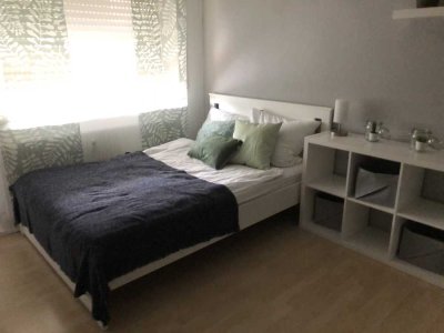 Komplett möblierte, helle 1,5 Zimmer Wohnung (ca. 42qm) mit großem überdachtem Balkon in HD-Rohrbach