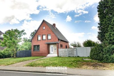 Einfamilienhaus mit weitläufigem Grundstück und Erweiterungs- bzw. Anbaumöglichkeiten