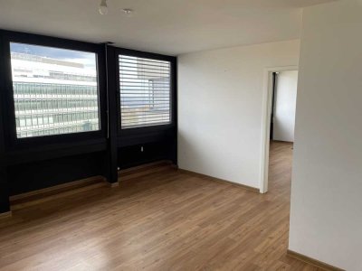 Helle Praktische 2-Zimmer-Wohnung - Ausblick über Stuttgart - Renoviert