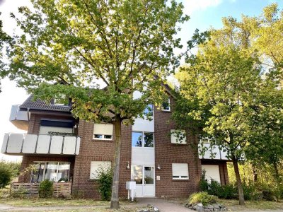 Vollmöblierte 1‑Zimmer‑Dachwohnung mit Balkon und Stellplatz