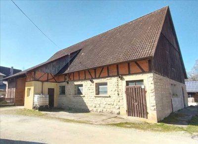 Familienfreundliches Einfamilienhaus mit viel Platz und Nebengebäuden