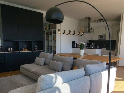 Helle Dachgeschosswohnung mit großzügiger Terrasse - provisionsfrei