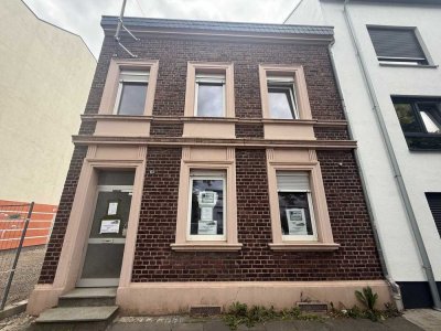 Saniertes Einfamilienhaus über drei Etagen – Erftstadt