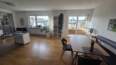 Vollmöblierte, helle 3,5-Zimmer Wohnung mit Balkon und Berg- und Seesicht in Eriskirch