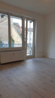 Helles 1-Zimmer-Apartment mit Balkon und Küchenzeile