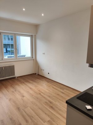 Moderne, Zentrale Garconniere mit Einbauküche, Bahnhofsnähe