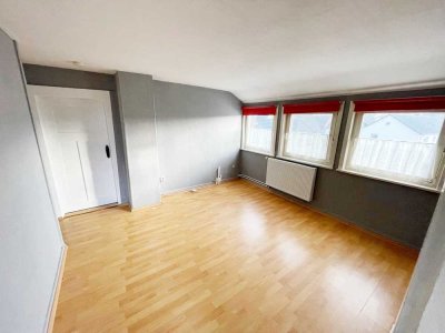 3-Zimmer-Dachgeschosswohnung / / / EBK / / / Groß Ilsede