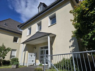 Teilmöblierte attraktive 1,5-Zimmer-DG-Wohnung in der alten Fabrikantenvilla