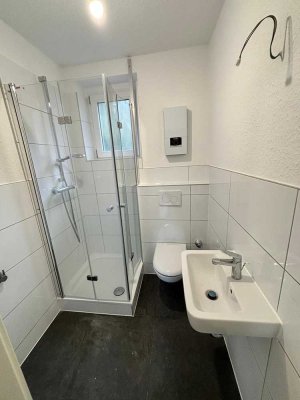 Frisch renovierte 2-Zimmer-Whg. mit Einbauküche frei ab 7.7.25 – Essen
