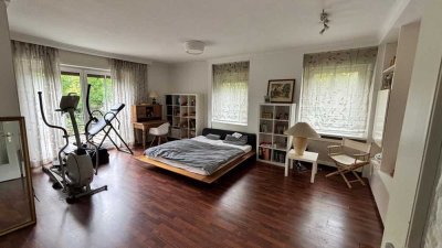 Große Wohnung in Erlenstegen: 4-Zimmer-Wohnung mit Dachterrasse