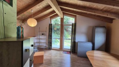 Stilvolle möblierte 1,5-Zimmer-Dachgeschosswohnung mit EBK in Ergoldsbach