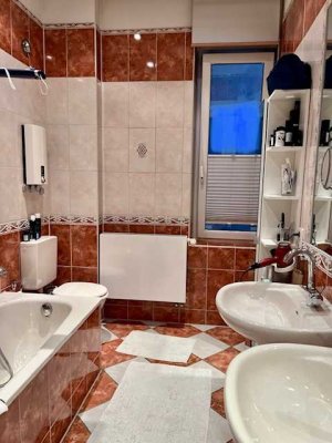 Gepflegte 5-Zimmer-Wohnung mit inkl. Küche Kamin & Terrasse