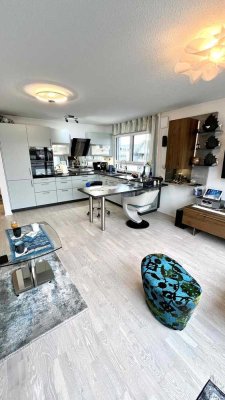 Urbanes Penthouse-Leben:Stilvolles 2-Zimmer-Penthouse mit atemberaubendem Ausblick in Innenstadtlage