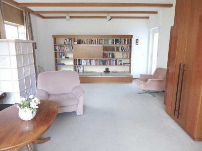 Freistehendes Einfamilienhaus imit Garten und Garage