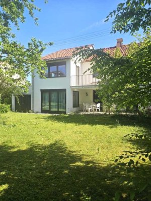 Stil trifft Raum – zukunftsfähige DHH mit Gartenidylle