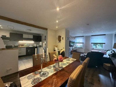 Top-Aktuell ! 160 qm + Keller+Pool+Garagen auf 1370 qm Grundstück. ZENTRUMSNAH.