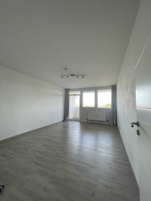 Helle 2-Zimmer-Wohnung mit Balkon und Weitblick über Erlangen