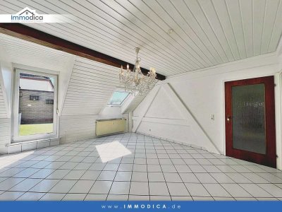 Tolle, modernisierte 4-Zimmer-Dachgeschosswohnung mit Dachterrasse & Altbau-Charme
