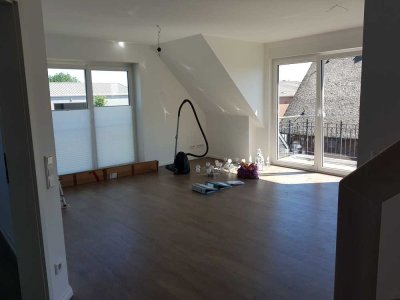 Schöne drei Zimmer Wohnung, mit ausgebauter Spitzboden, in Hamburg, Neuenfelde