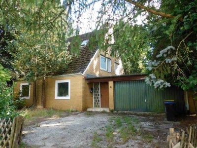 Großburgwedel, geräumiges solides Einfamilienhaus auf großem Eckgrundstück, sanierungsbedürftig