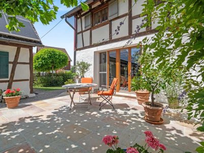 Ein Schmuckstück - modern saniertes 
Bauernhaus mit Gartenhaus & Ferienwohnung
