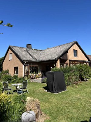 Großes, sehr sonniges Traumhaus mit wundervollem Grundstück
