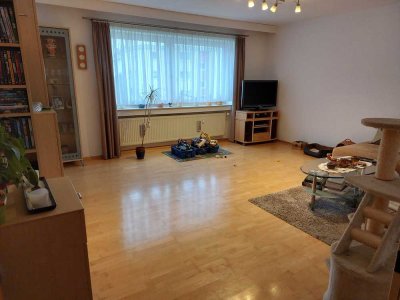 Helle 3 Zimmer-Wohnung in Neu-Ulm Pfuhl mit Balkon und Garage