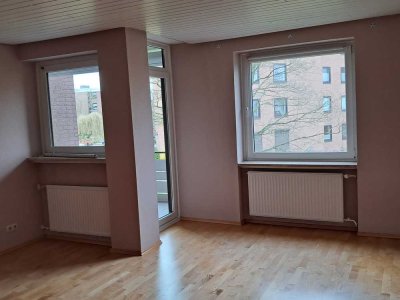 Geschmackvolle 2,5-Zimmer-Wohnung mit Balkon und EBK in Oststeinbek