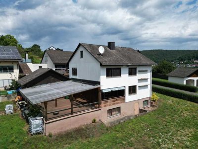 Einfamilienhaus in sonniger Randlage mit großem Garten und zwei Garagen