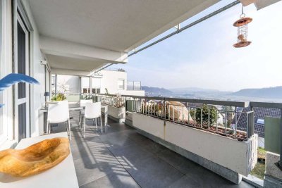 Einziehen & Wohlfühlen: Stilvolle 3,5-Zi.-Wohnung mit Panoramablick über Waldshut und den Rhein