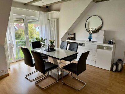 Stilvolle 3,5-Zimmer-Dachgeschosswohnung mit geh. Innenausstattung mit Balkon und EBK