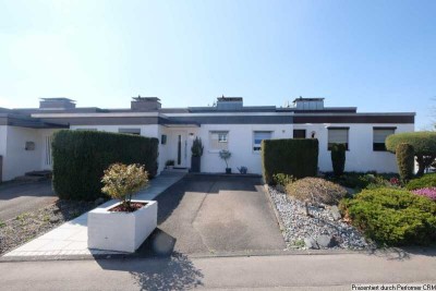 Frei ab Februar 2026: Renoviertes Reihenmittelhaus in Split-Level-Bauweise mit Garten