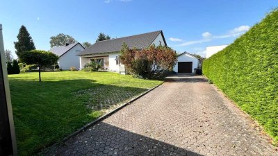 MODERN UND FREIRAUM PUR!!! Fabelhaft kernsanierter Bungalow mit rundherum Garten