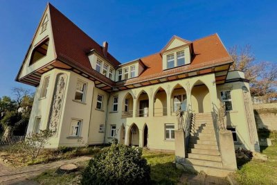 2-Zi-Whg mit Terrasse in sanierter Altbauvilla 
– Ein Projekt der Ambienta Bau Consult