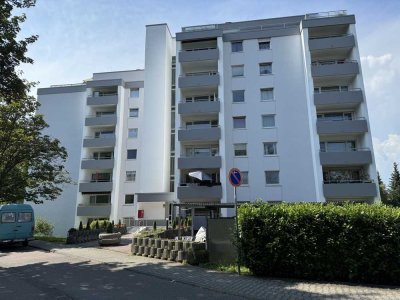 MODERNISIERTE 2-ZIMMER-WOHNUNG MIT BALKON IN ZENTRALER LAGE!